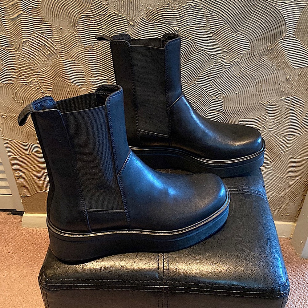 Tara Chelsea Boot, Vagabond Shoemakers, never worn, size Euro 38, USA 8, Black